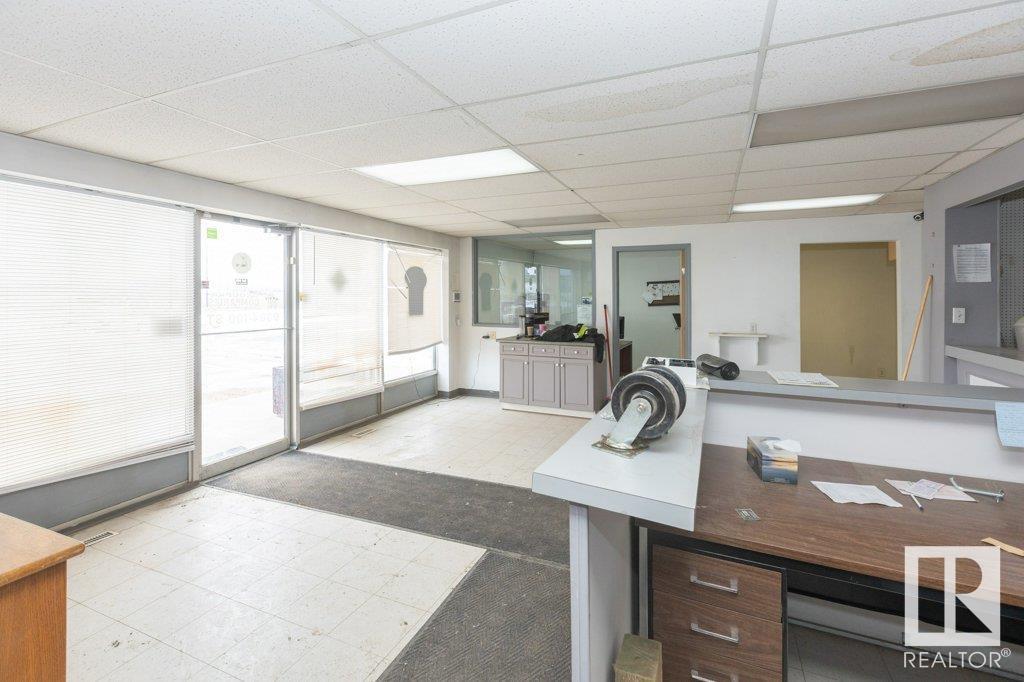 9304 100 St Property Photo 8