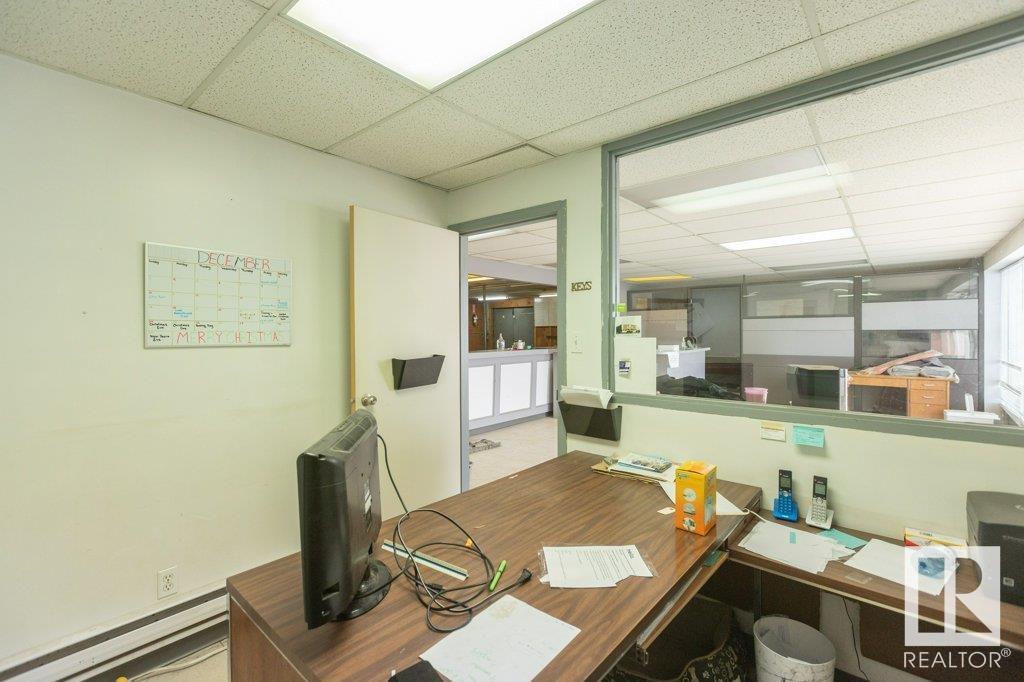 9304 100 St Property Photo 11