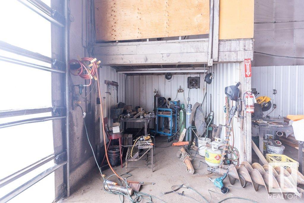 9304 100 St Property Photo 43