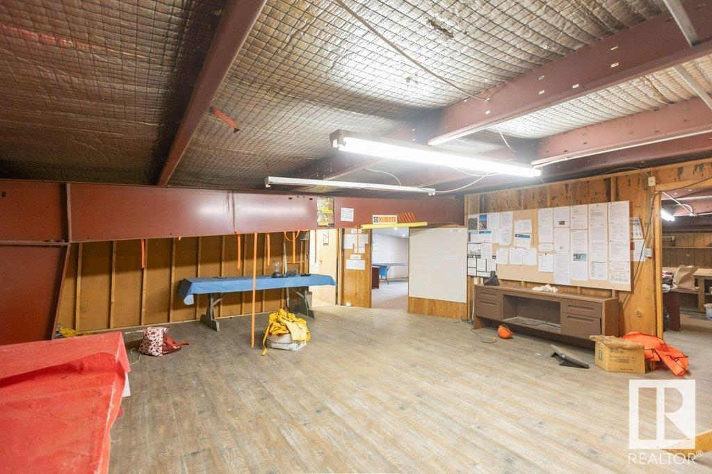 9304 100 St Property Photo 49