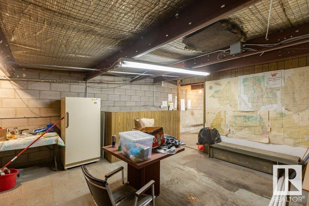 9304 100 St Property Photo 53