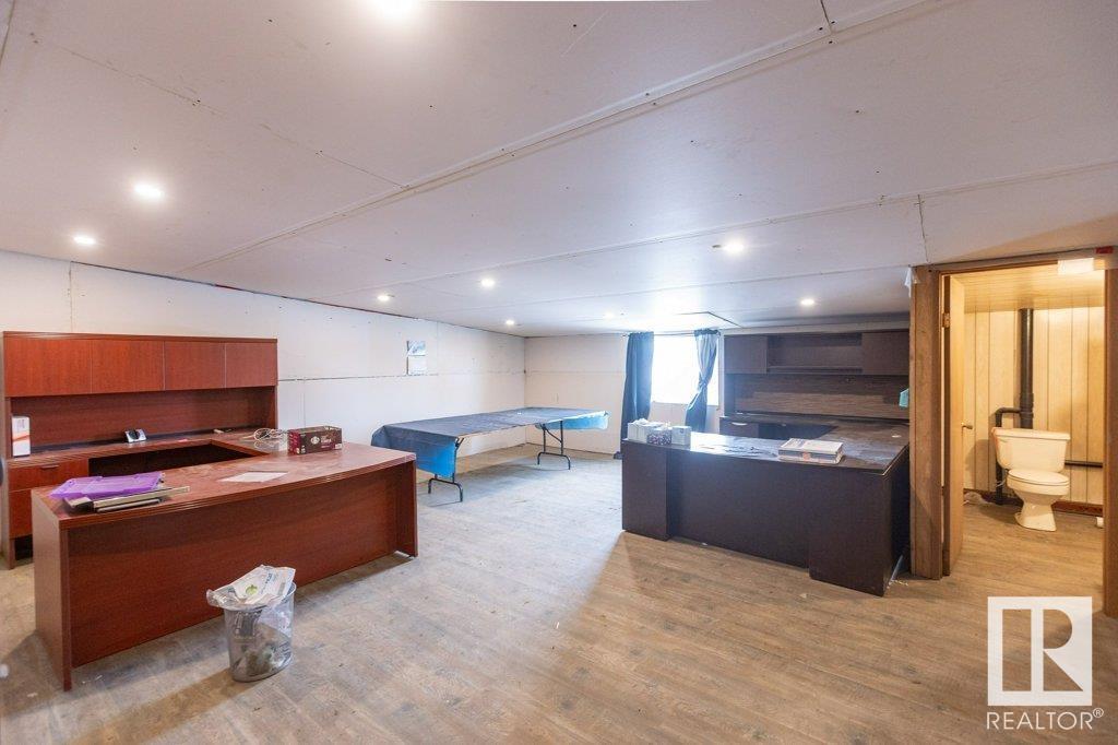 9304 100 St Property Photo 54