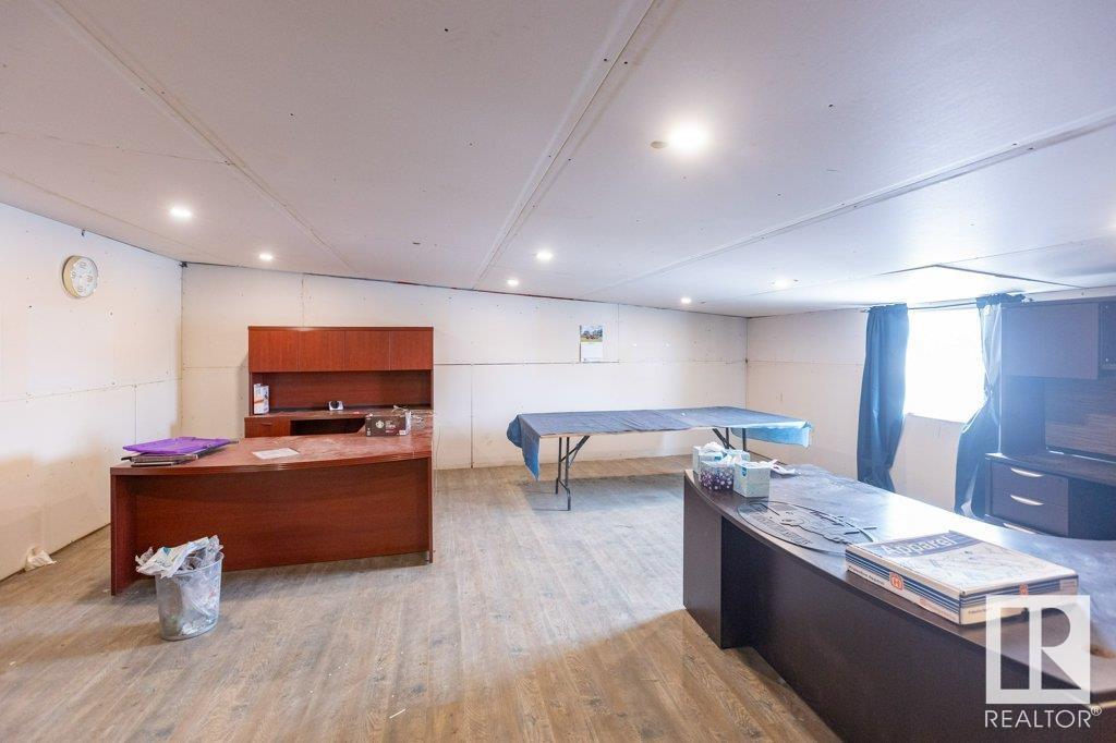 9304 100 St Property Photo 55
