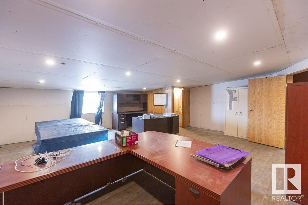 9304 100 St Property Photo 56