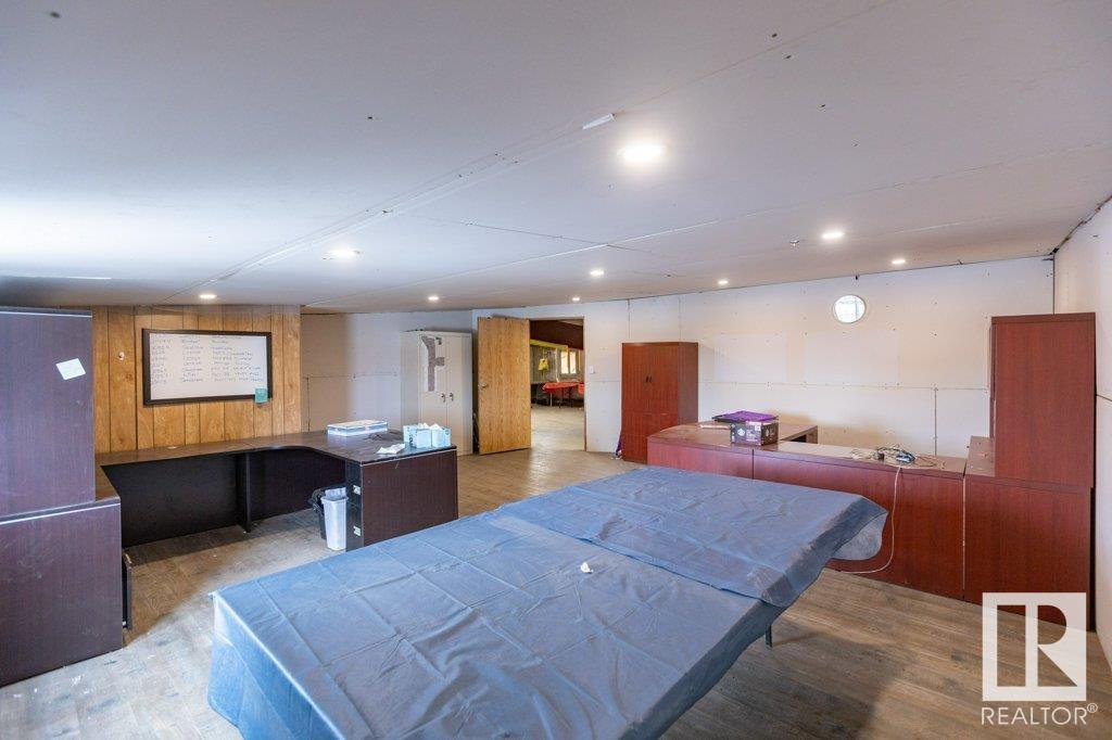9304 100 St Property Photo 57