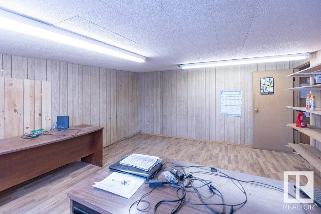 9304 100 St Property Photo 60