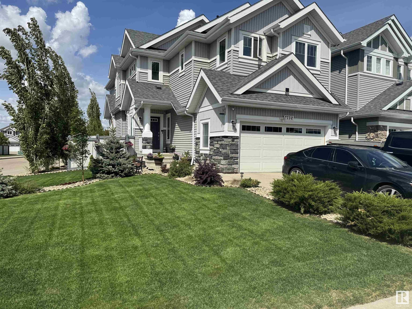 7732 19 Av Sw Property Photo 1