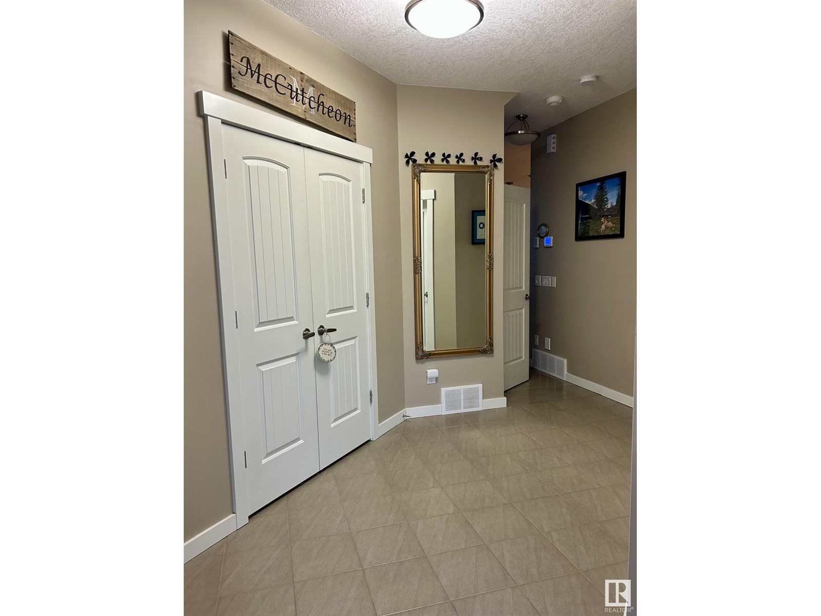 7732 19 Av Sw Property Photo 4
