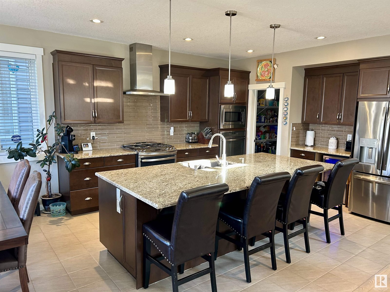 7732 19 Av Sw Property Photo 7