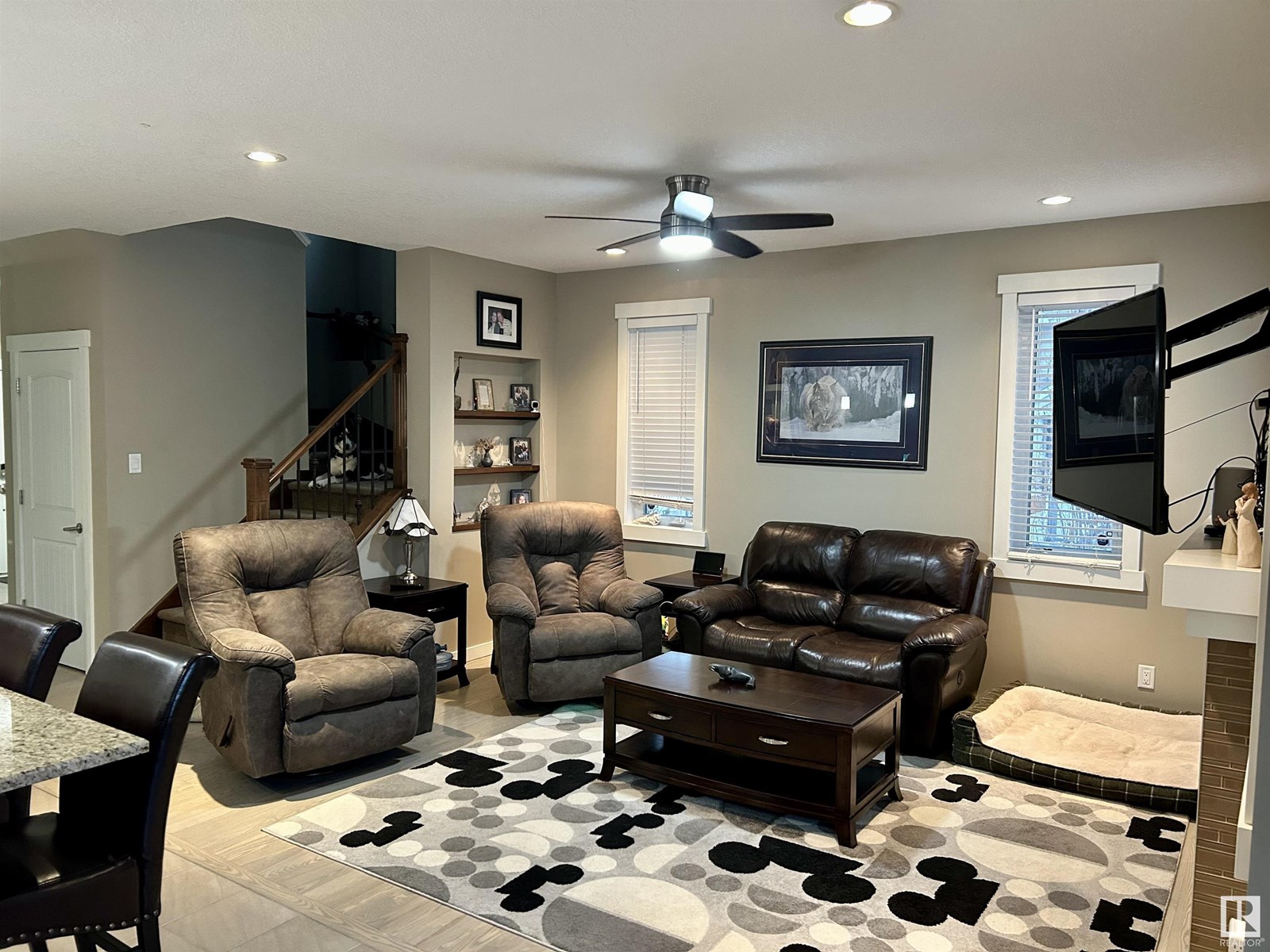 7732 19 Av Sw Property Photo 10