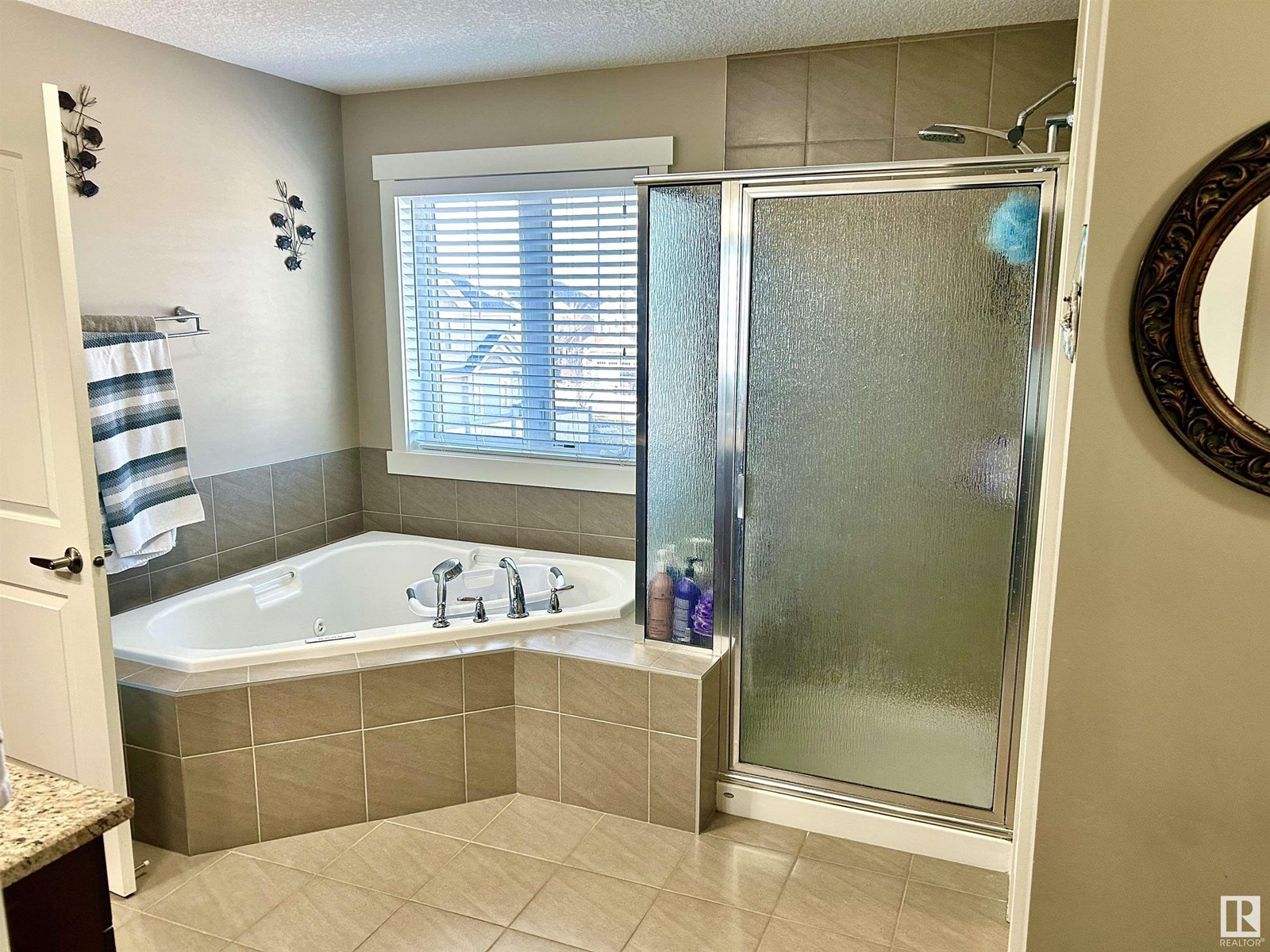 7732 19 Av Sw Property Photo 16