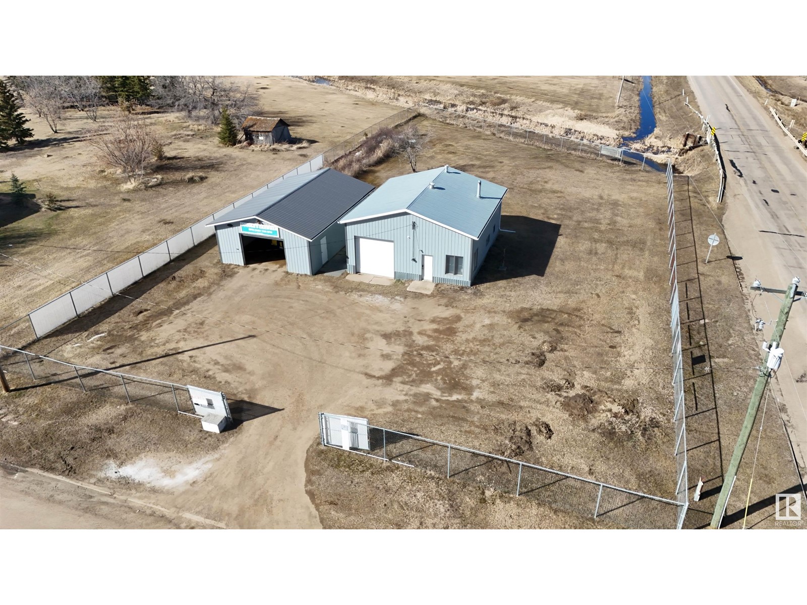 5006 53 Av Property Photo 1