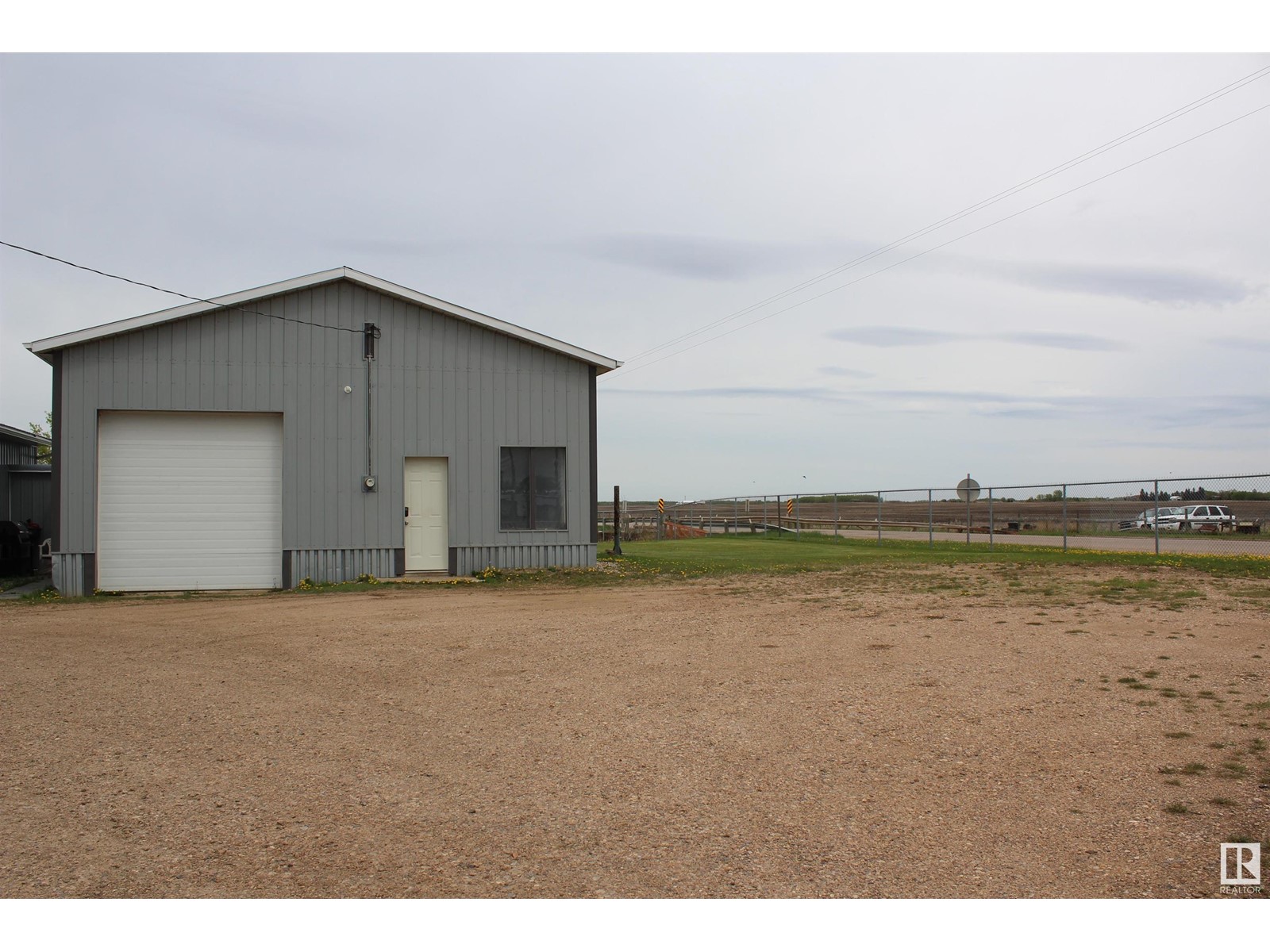 5006 53 Av Property Photo 4