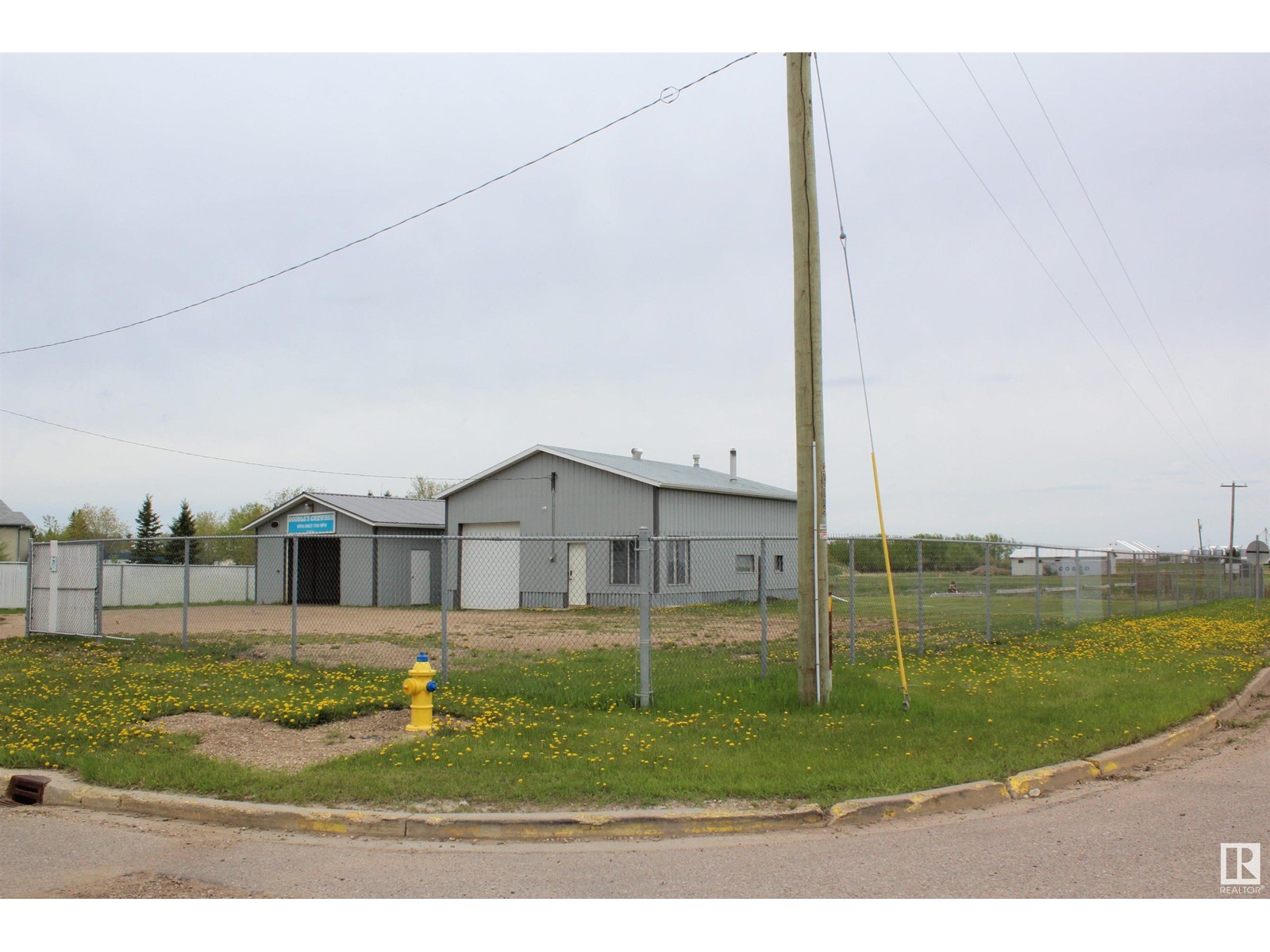 5006 53 Av Property Photo 5