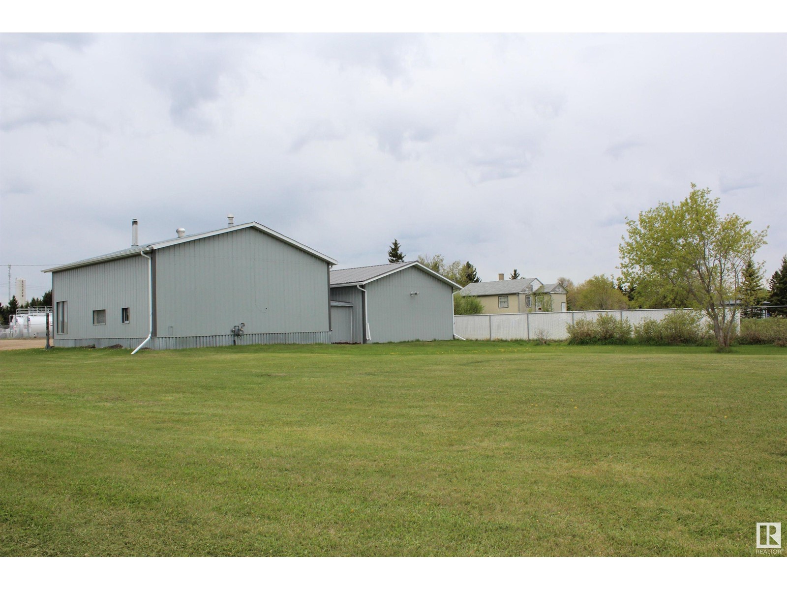 5006 53 Av Property Photo 8