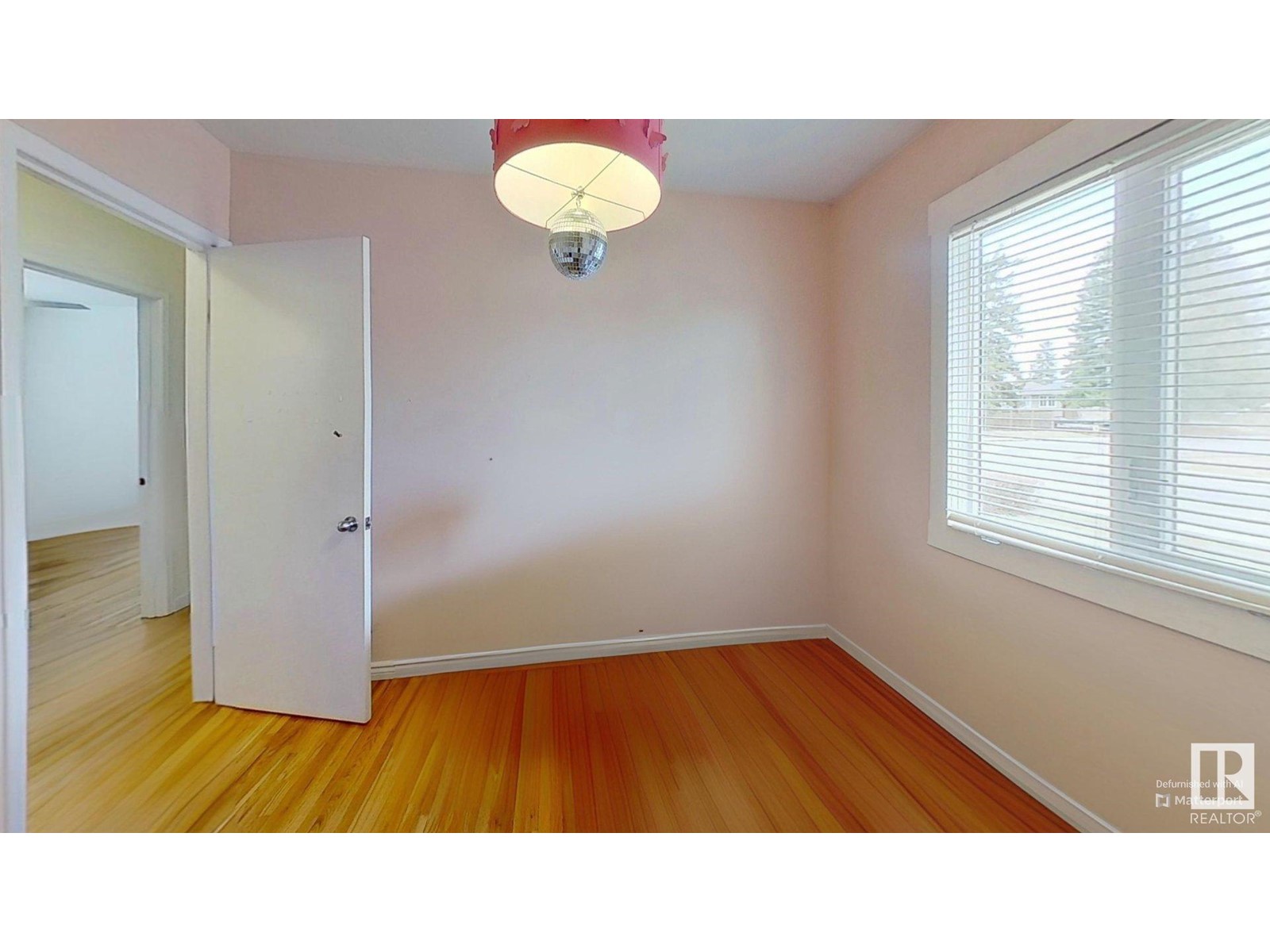 8944 148 St Nw Property Photo 11