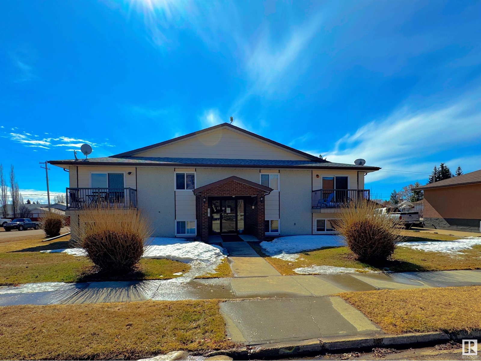 5001 47 Av Property Photo 1