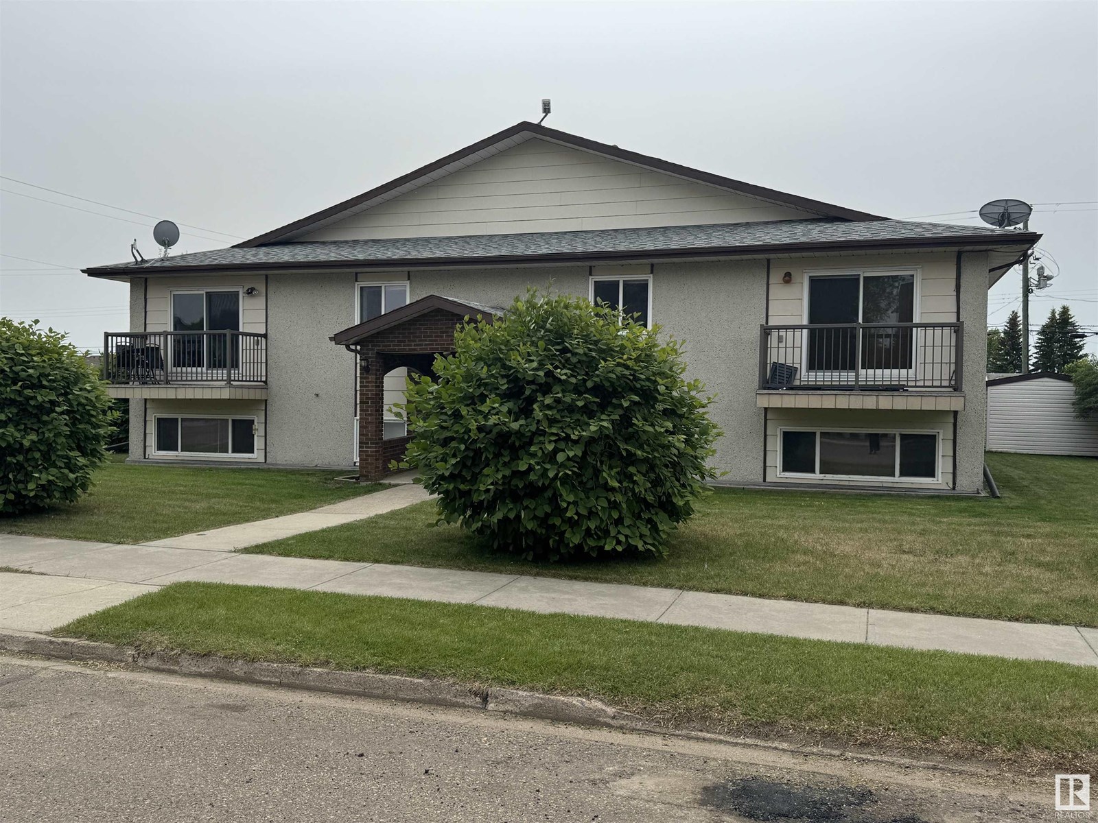 5001 47 AV Property Photo 1