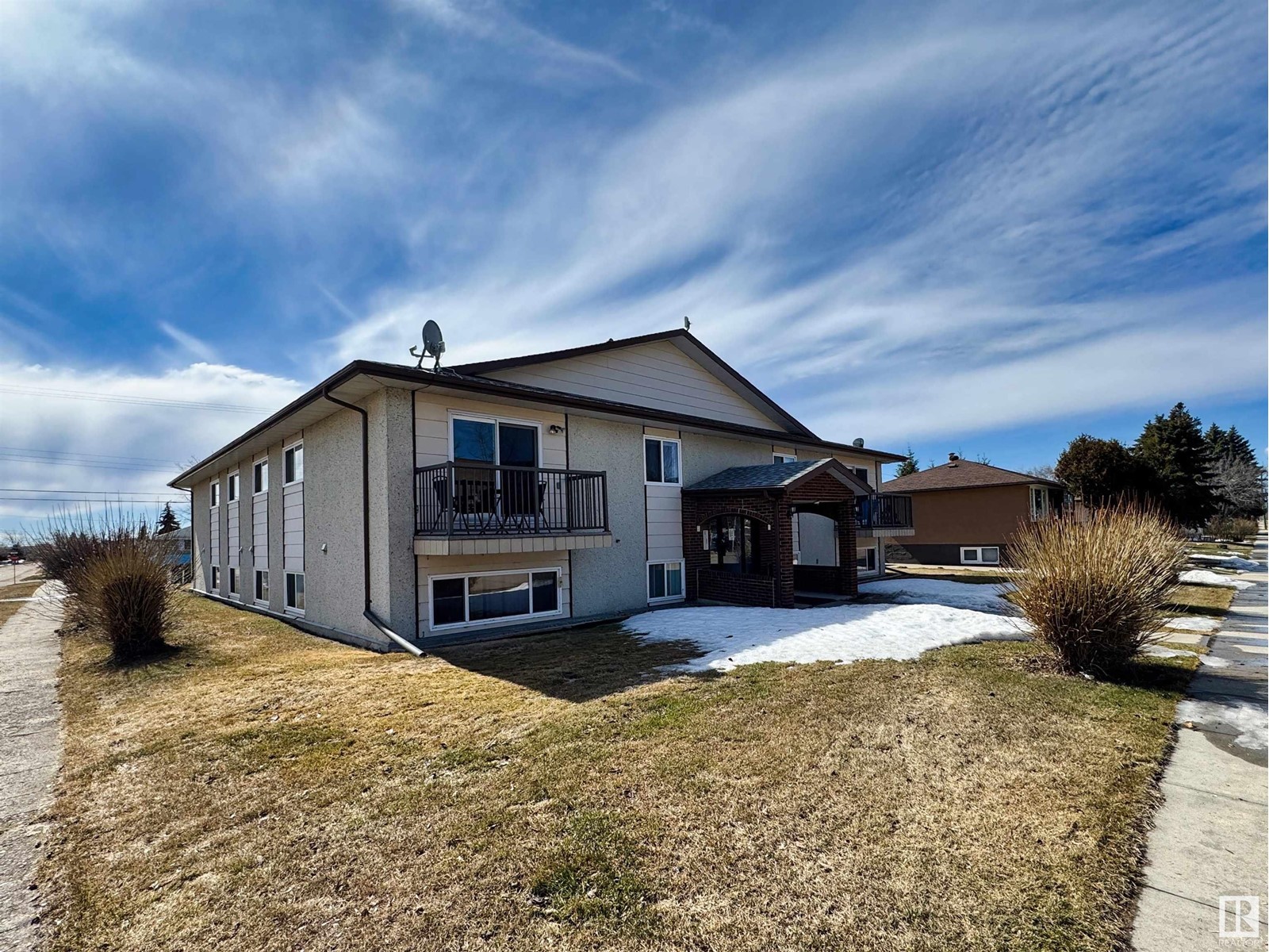 5001 47 Av Property Photo 2