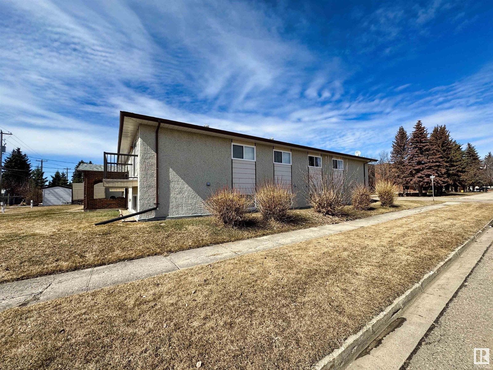 5001 47 Av Property Photo 3