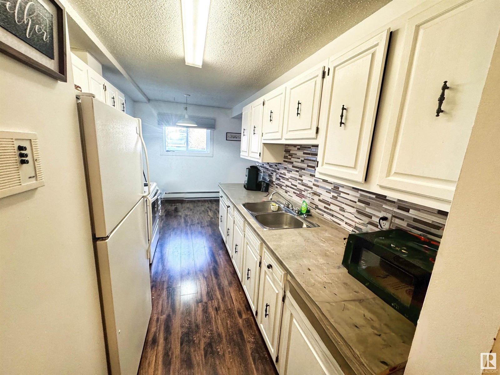 5001 47 Av Property Photo 6
