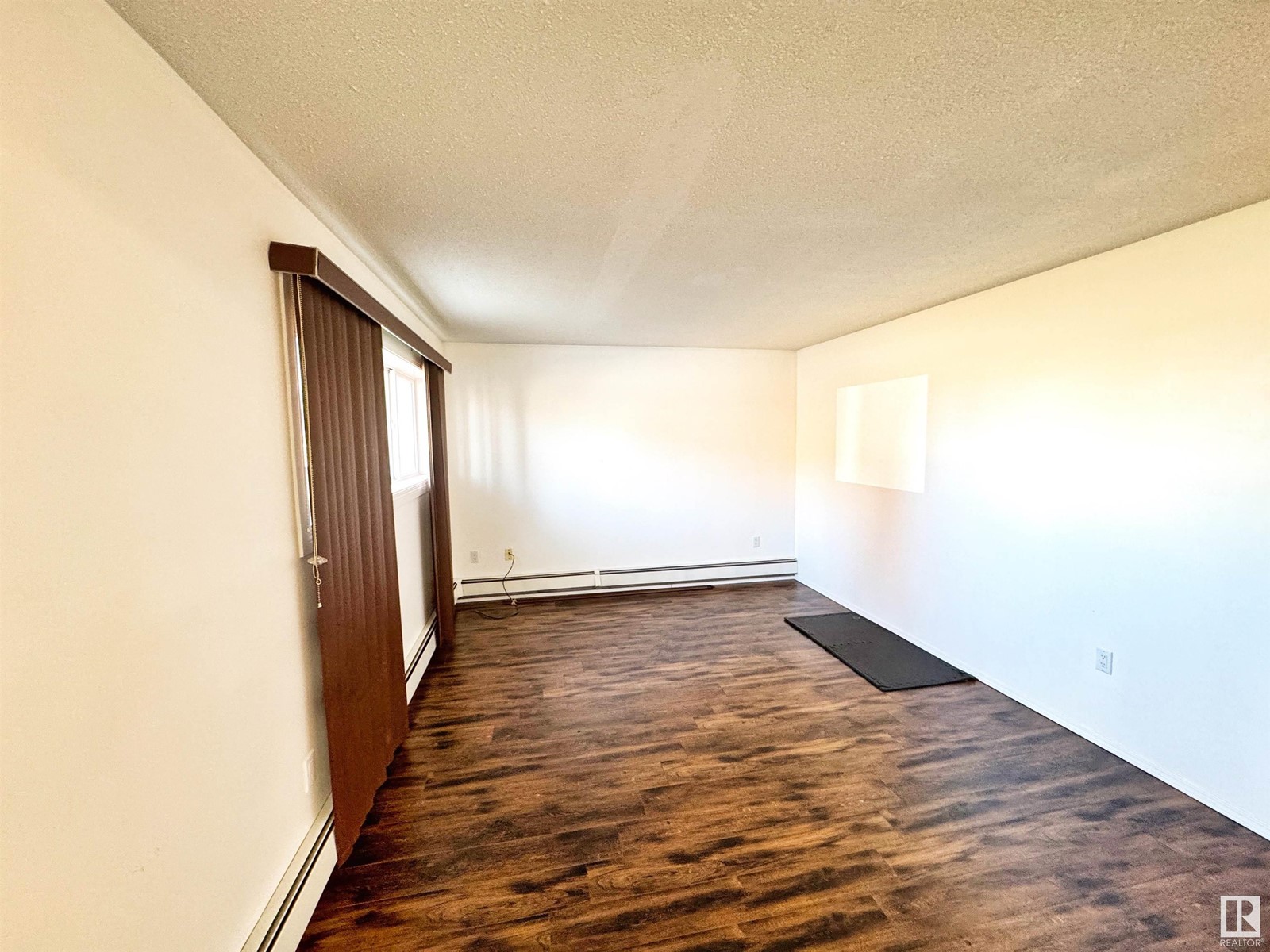 5001 47 Av Property Photo 8