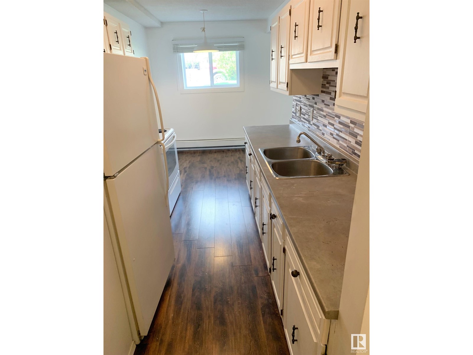 5001 47 Av Property Photo 21