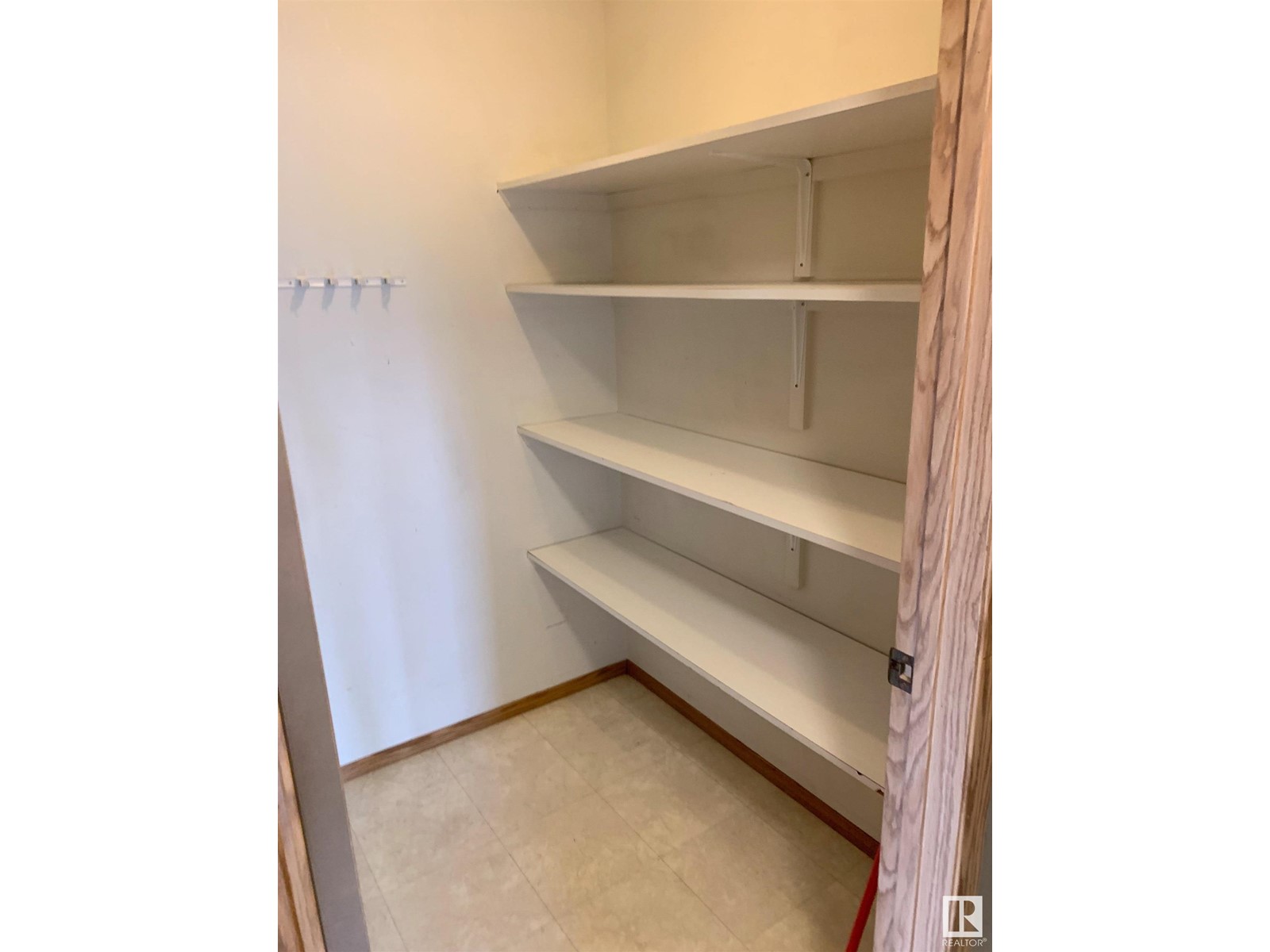 5001 47 Av Property Photo 23