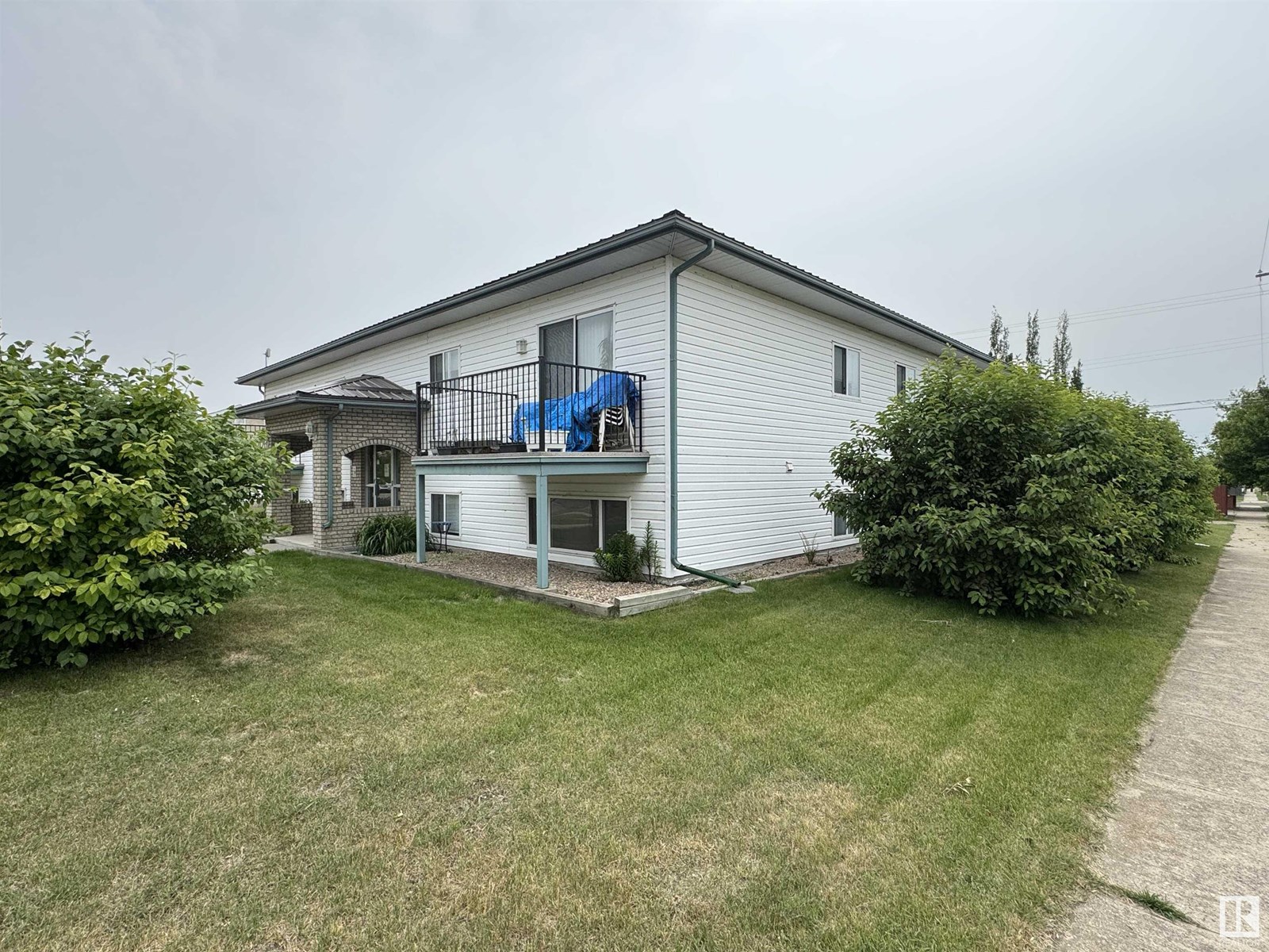 4933 47 Av Property Photo 2