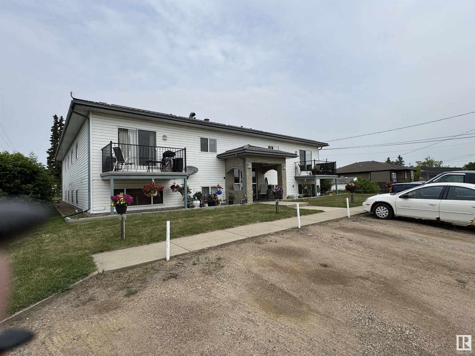 4933 47 Av Property Photo 3