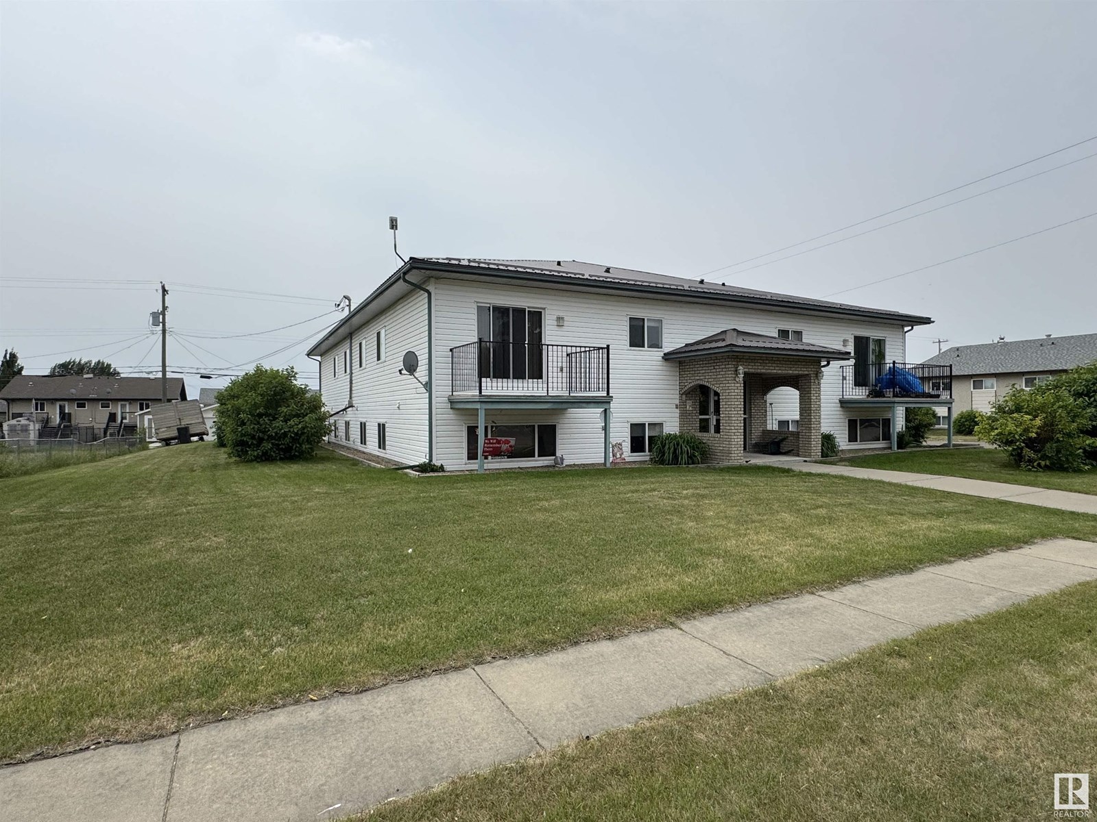 4933 47 Av Property Photo 4