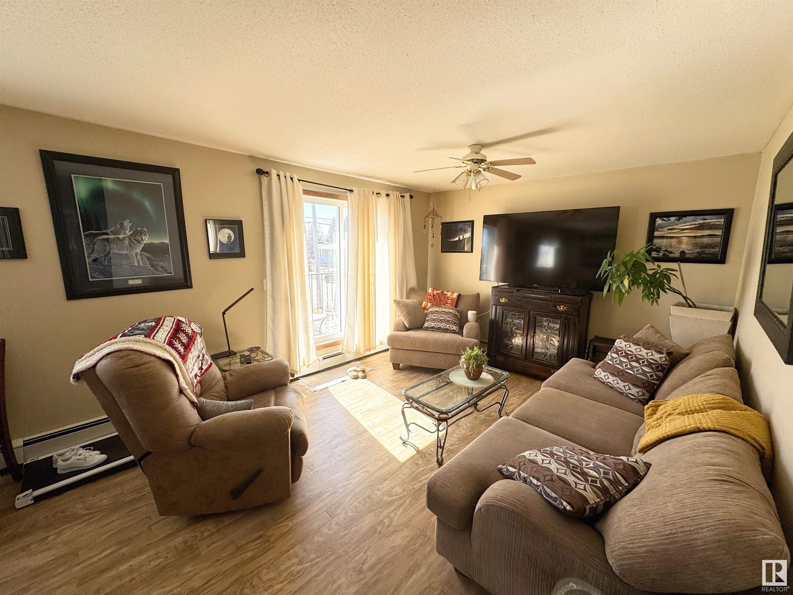 4933 47 Av Property Photo 8