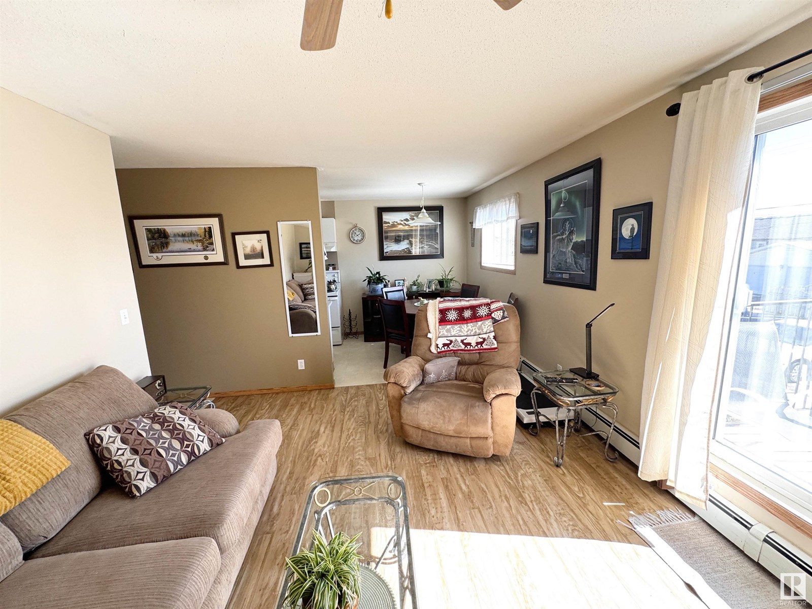4933 47 Av Property Photo 9