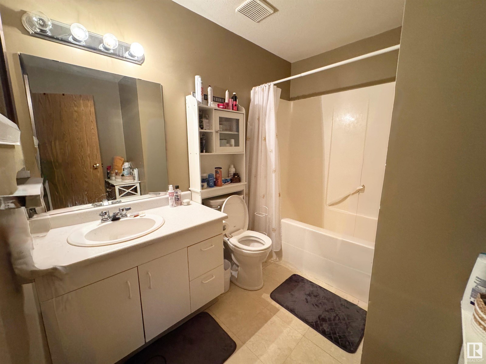 4933 47 Av Property Photo 12
