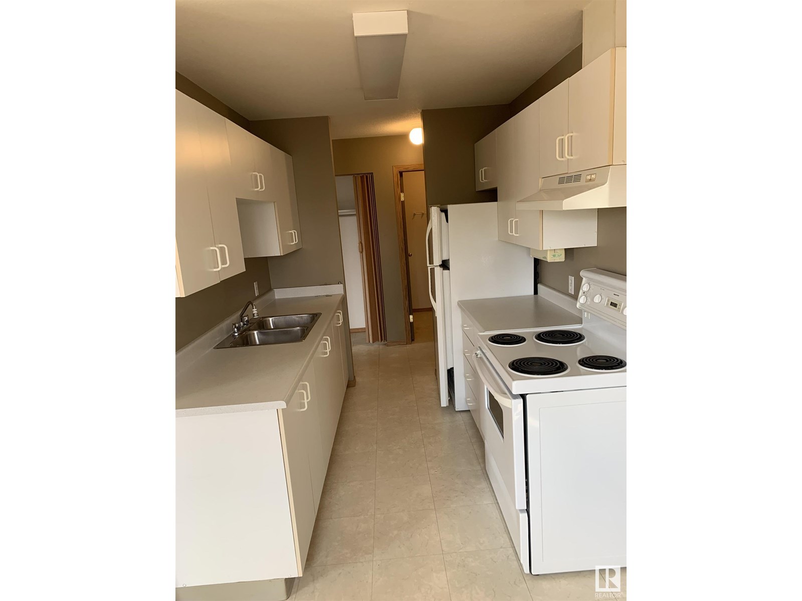 4933 47 Av Property Photo 15