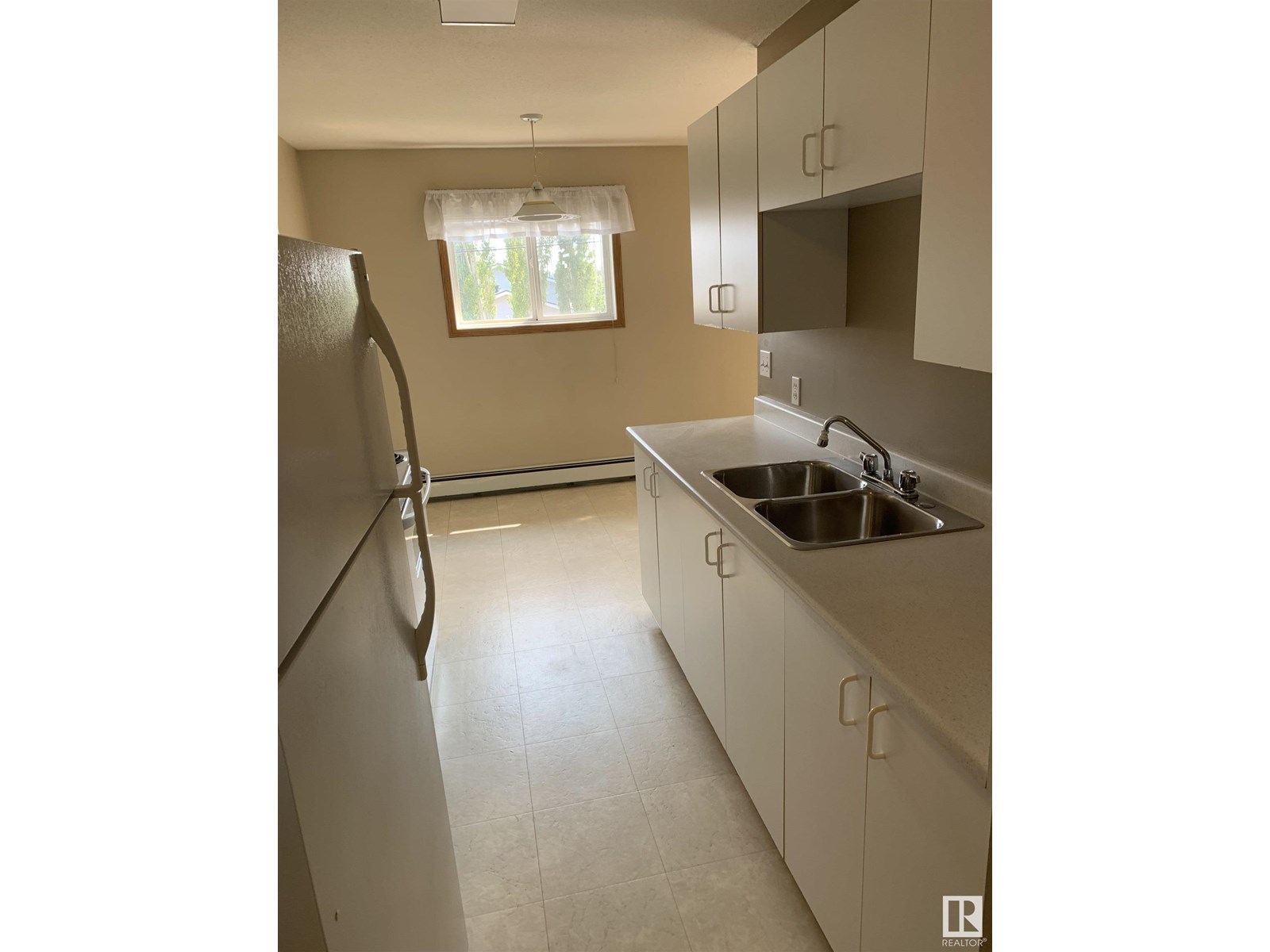4933 47 Av Property Photo 16