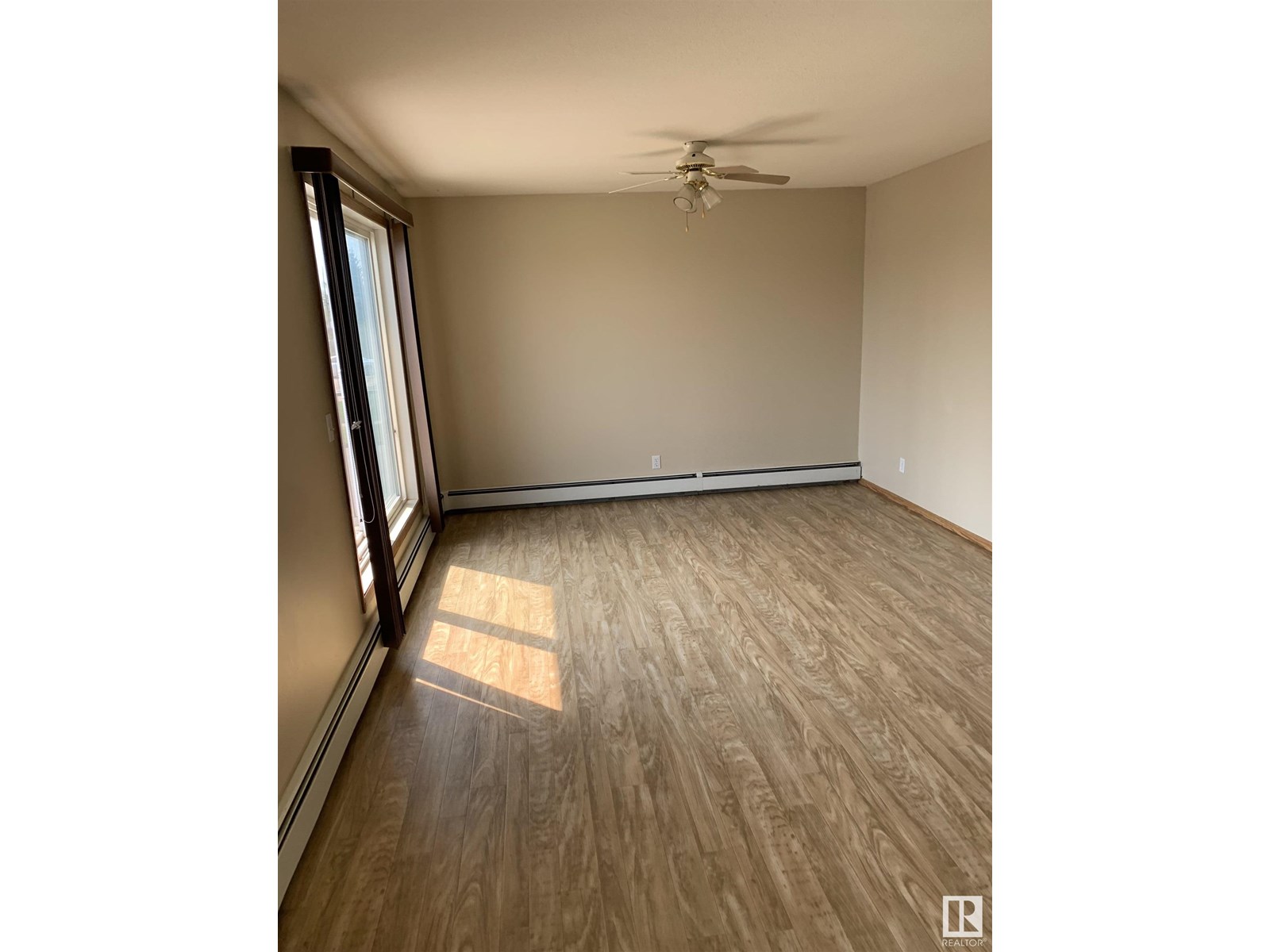 4933 47 Av Property Photo 19