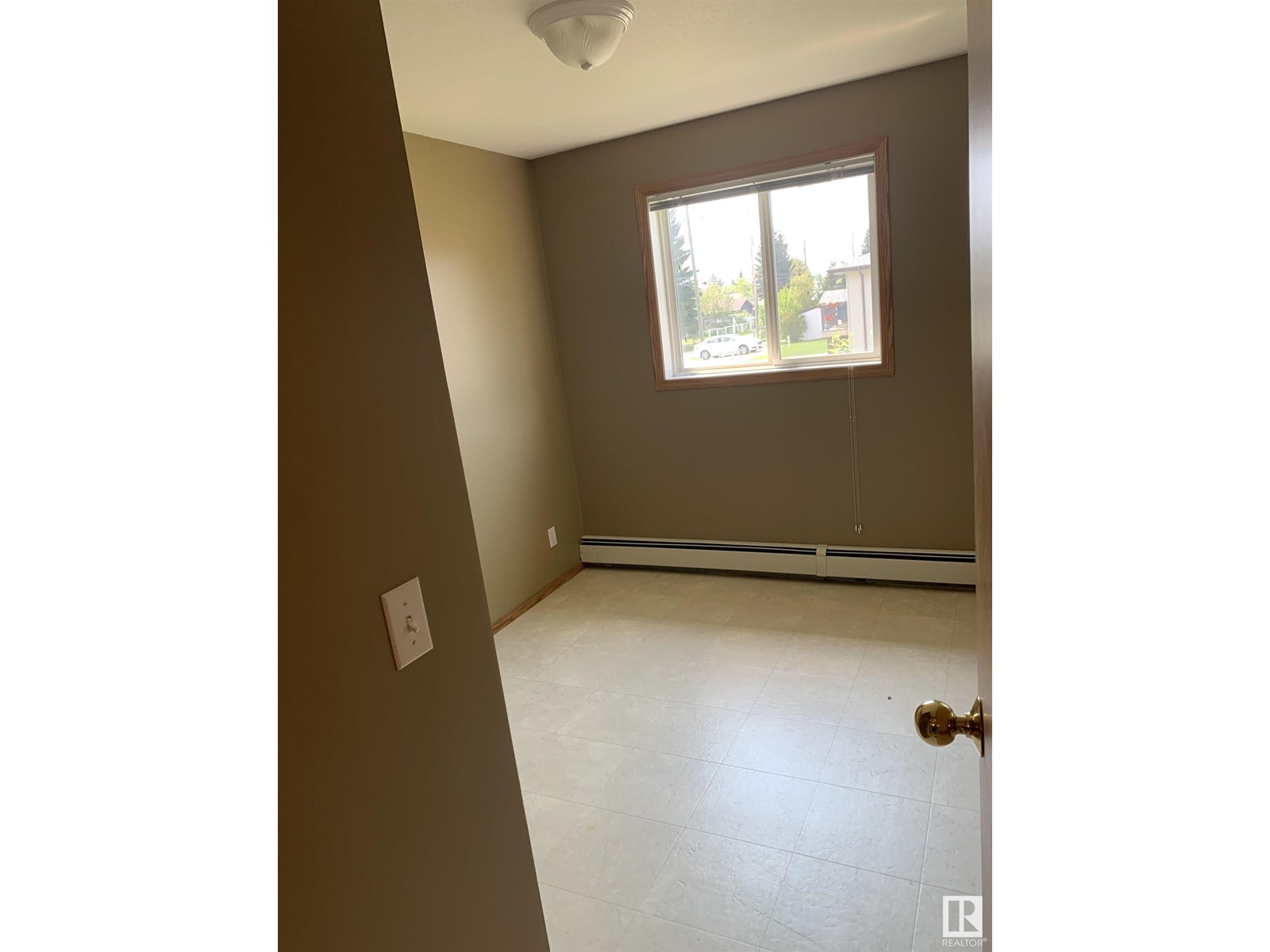 4933 47 Av Property Photo 20