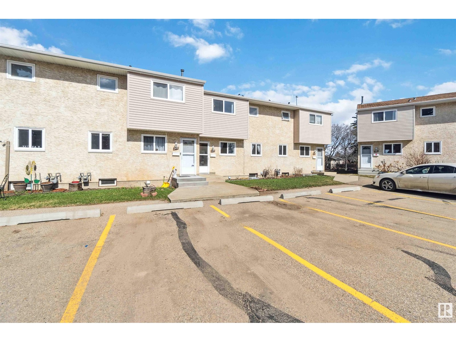 #148 5231 51 St Property Photo 1