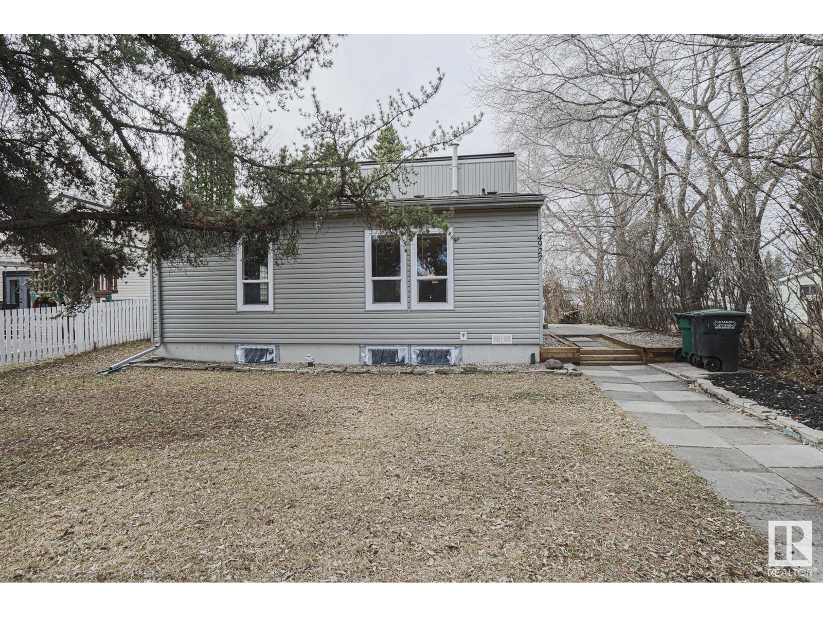 4927 49 Av Property Photo 1