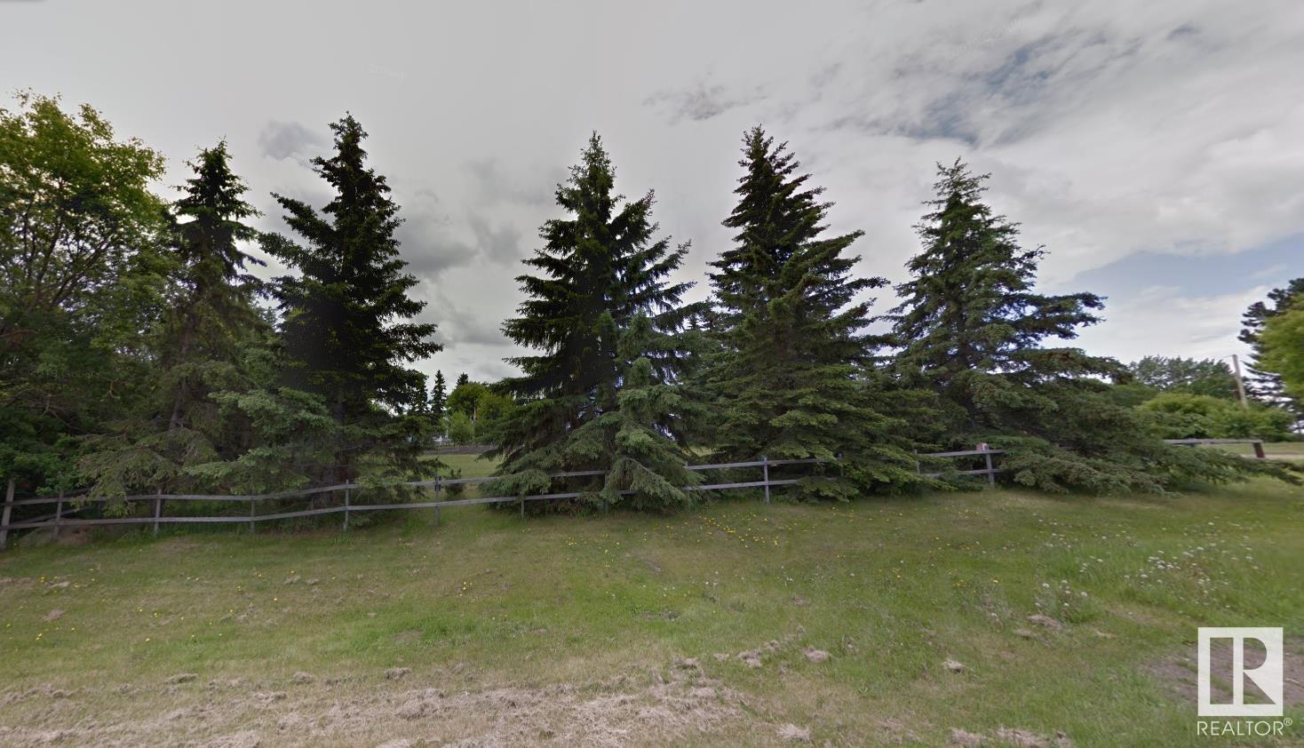 5027 47 St Property Photo 4