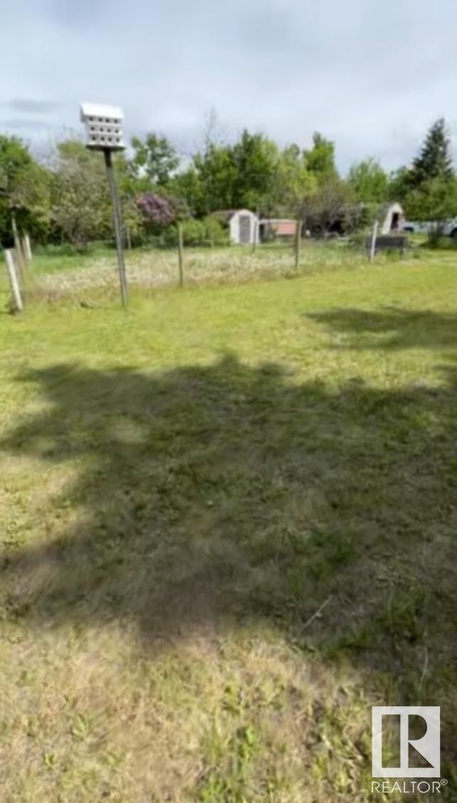 5027 47 St Property Photo 6