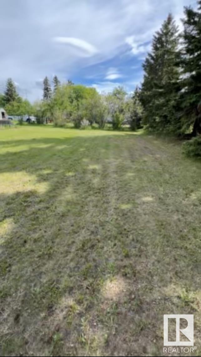 5027 47 St Property Photo 7