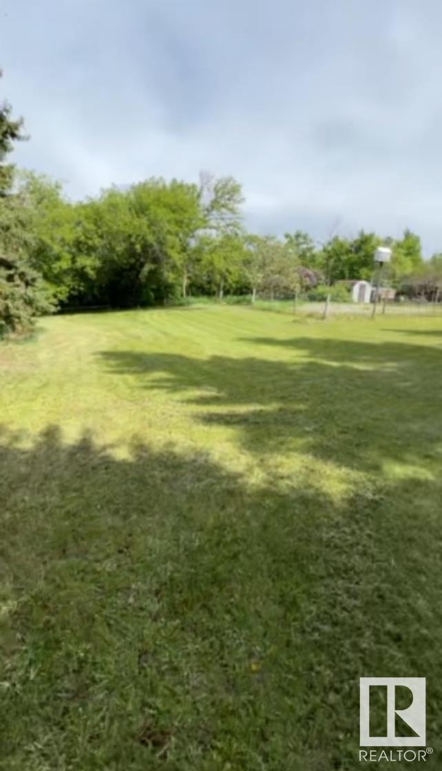 5027 47 St Property Photo 8