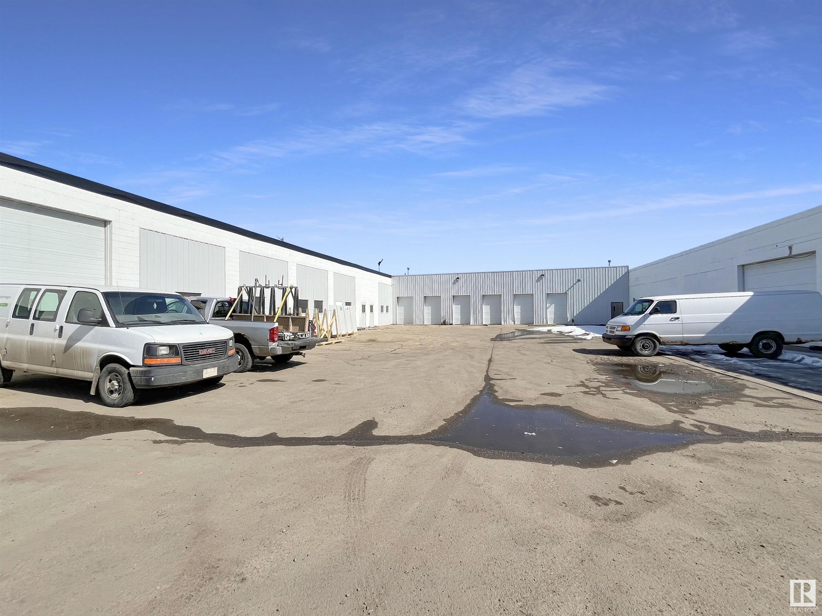 7620 Yellowhead Trail St Nw Ne Property Photo 2