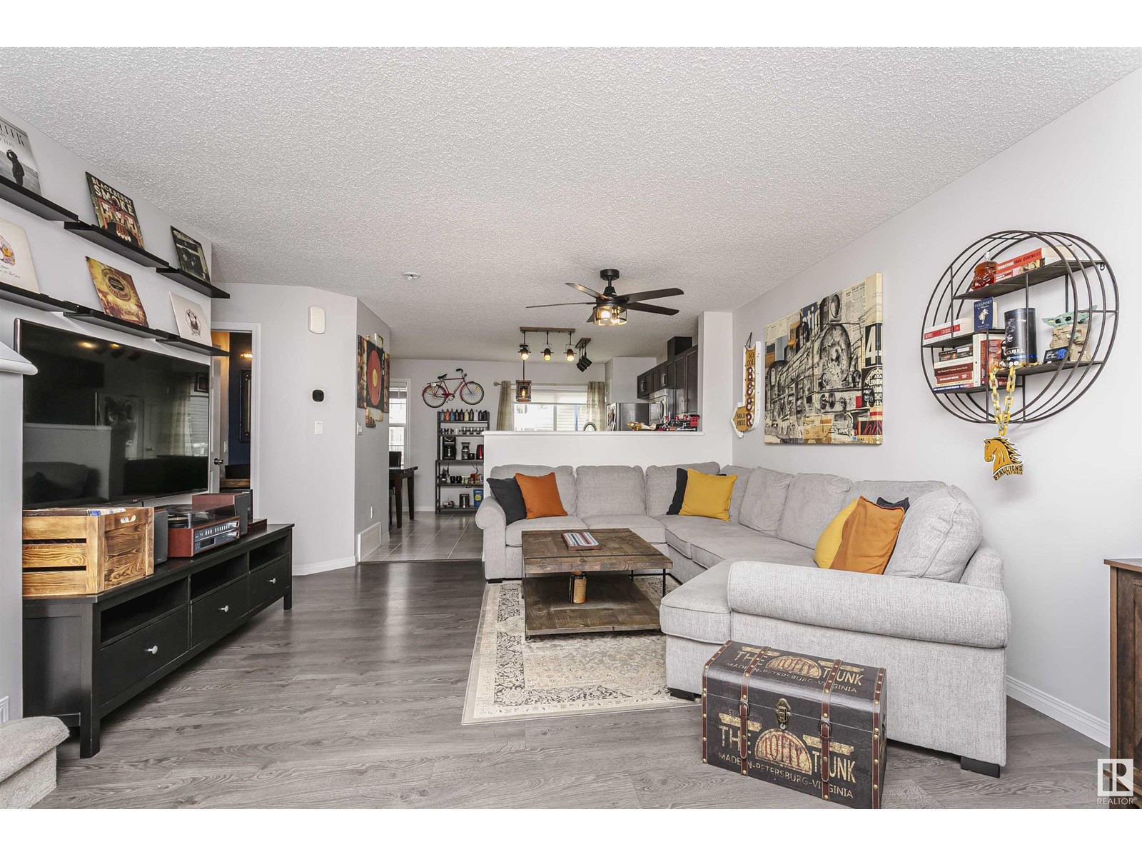 #12 9151 Shaw Wy Sw Property Photo 2