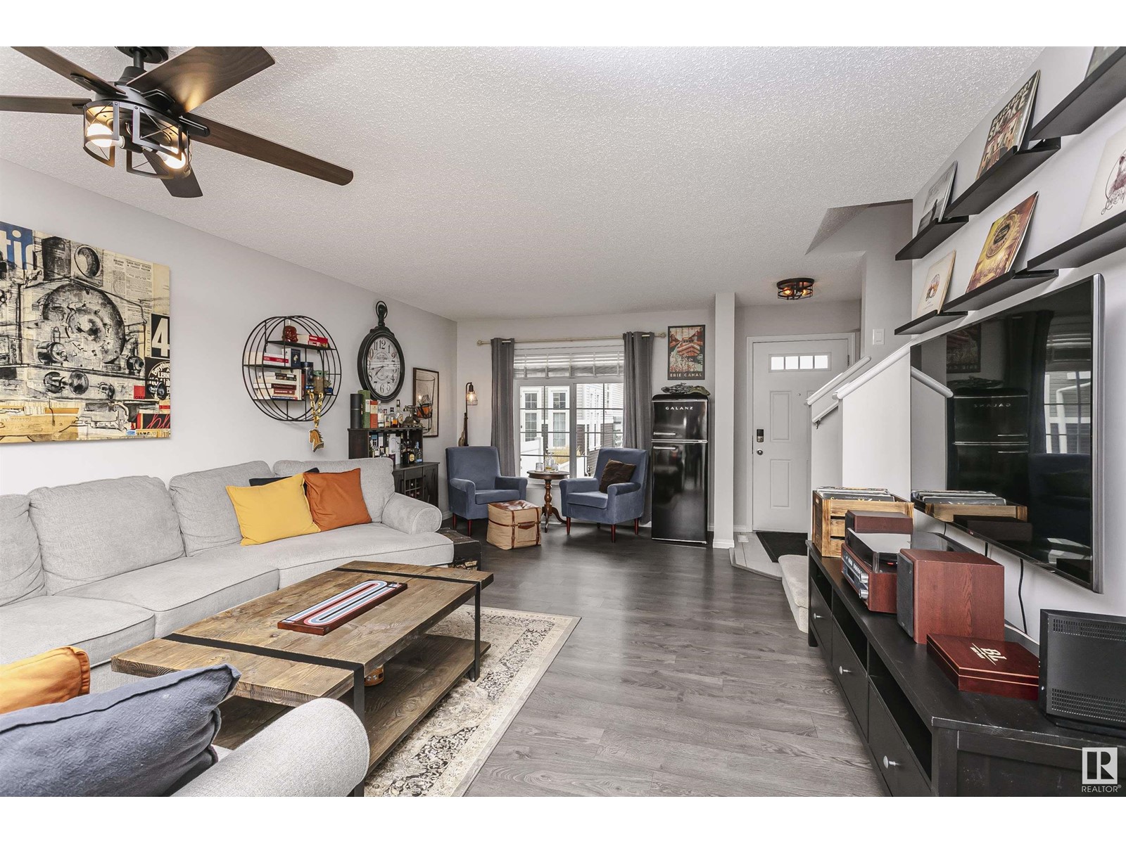 #12 9151 Shaw Wy Sw Property Photo 4