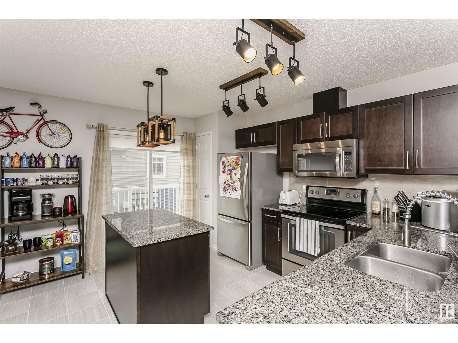 #12 9151 Shaw Wy Sw Property Photo 8