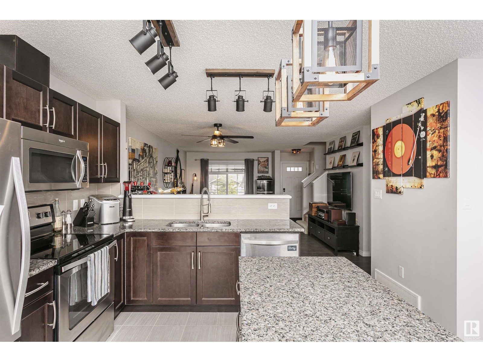 #12 9151 Shaw Wy Sw Property Photo 11