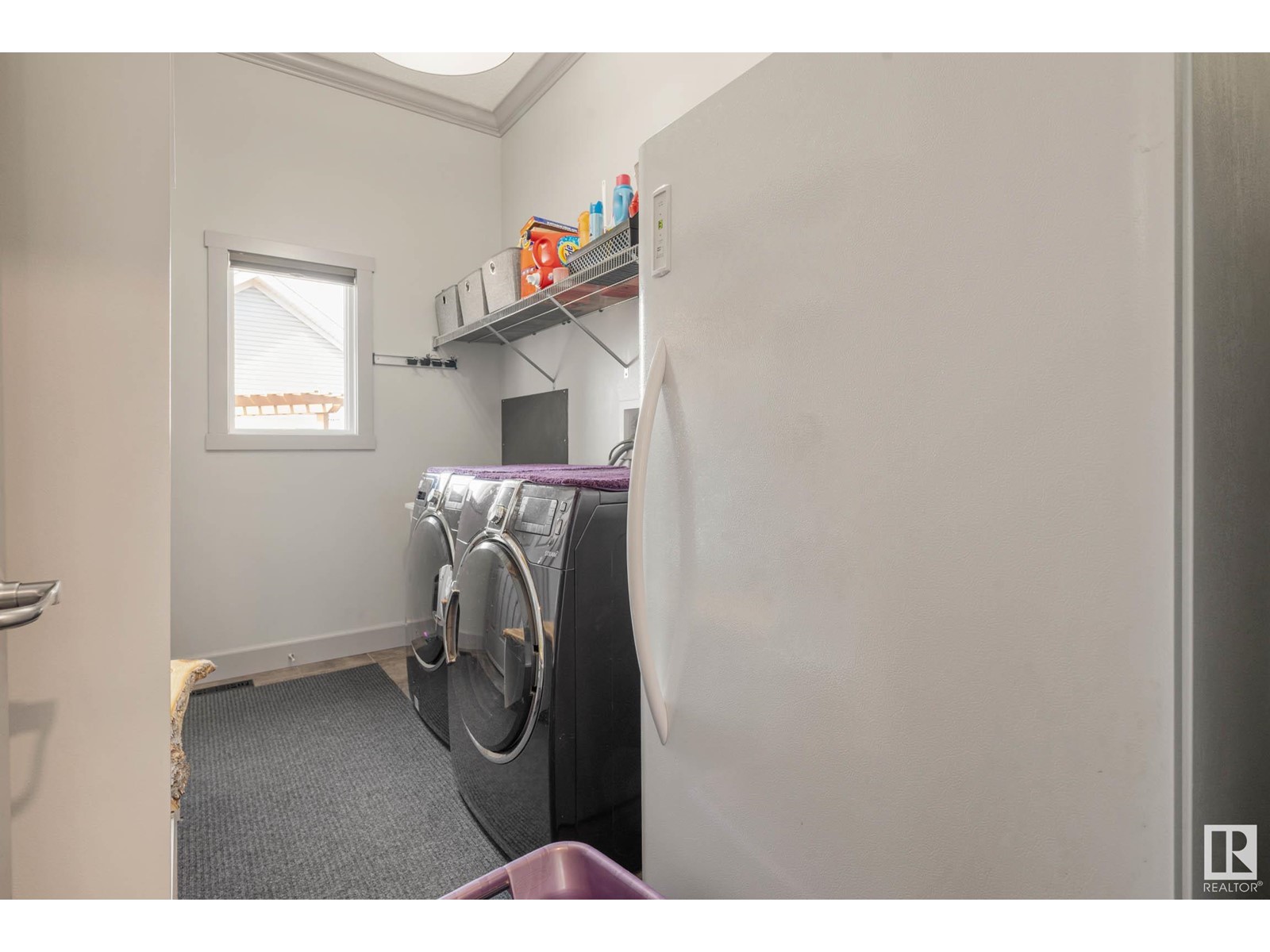 1935 68 St Sw Property Photo 18